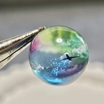 『虹色の空』球体レジンキーホルダー
