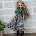 NO,358 リカちゃん　服　ギンガムチェック　裾フレア　サスペンダースカート　グリーン　袖フリルブラウス　秋のオシャレコーデ　リアルクローズ
