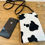 【受注製作】ホルスタイン牛柄ファーのスマホショルダー　ファスナーバッグ［438］