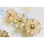 ミルクピンクフラワービジューのヘアクリップ