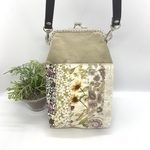 リバティ　パッチワークの　がま口　スマホポシェット　ショルダー付き　＊ベージュ＊