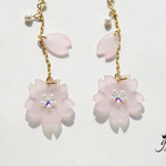【再販】揺れる桜のピアス