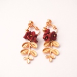 ワインレッドのお花とゴールドの　イヤリング or　ピアス