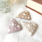 ほんのり甘いレース柄＊ホワイトドロップ＊刺繍三角パッチンピン