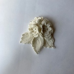 アイリッシュレースの花＆葉のブローチ