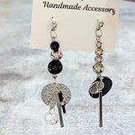 モノトーン シルバー キラキラ チャーム アシメ ロング ピアス