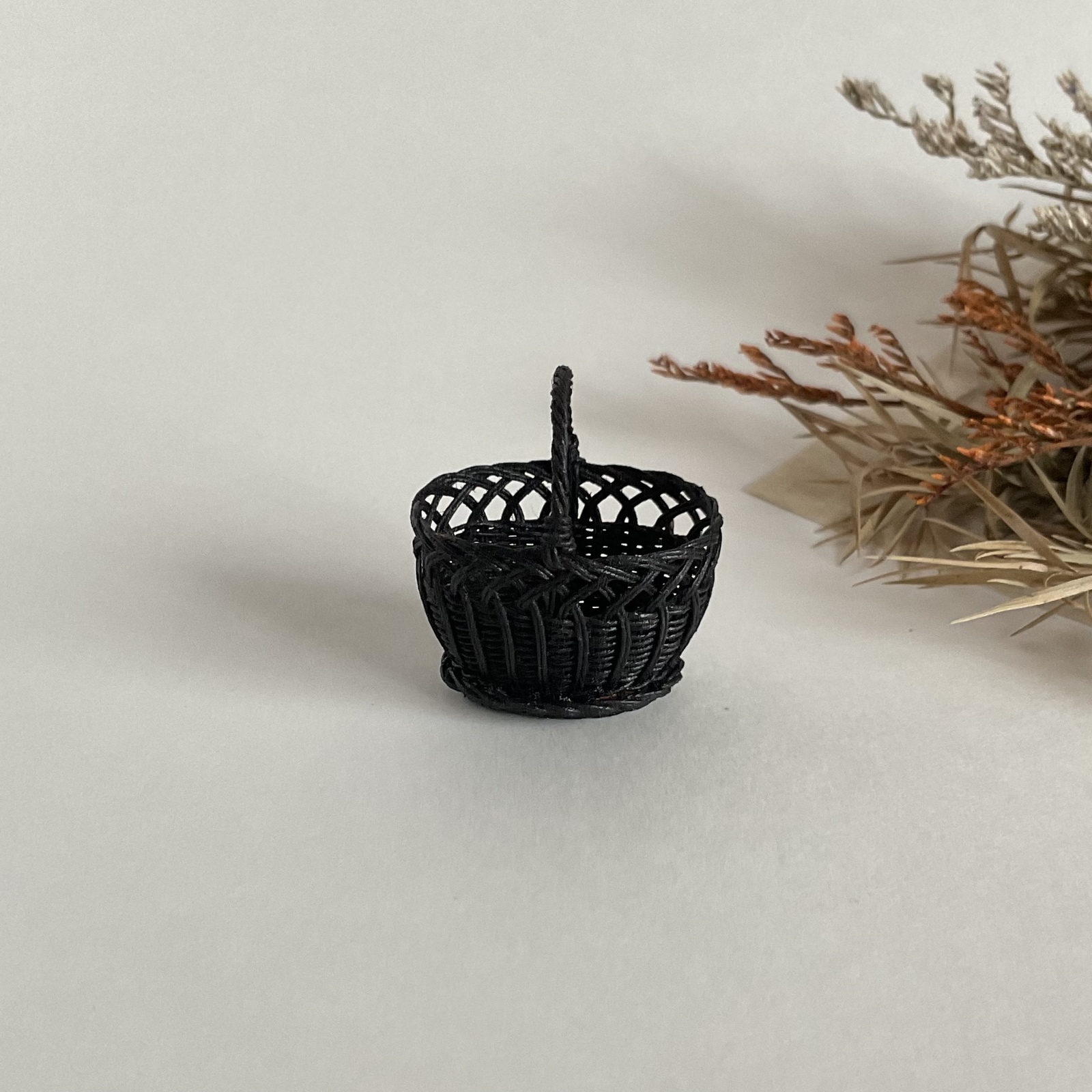 つるかけ編みのアンティークバスケット　黒(中) 7,742円