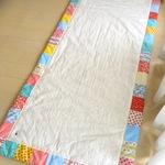 【送料込】98cm×204cm　パッチワークとバラ柄刺繍コットンを合わせたふわふわマット　イチゴ柄　USAコットン　lelu007