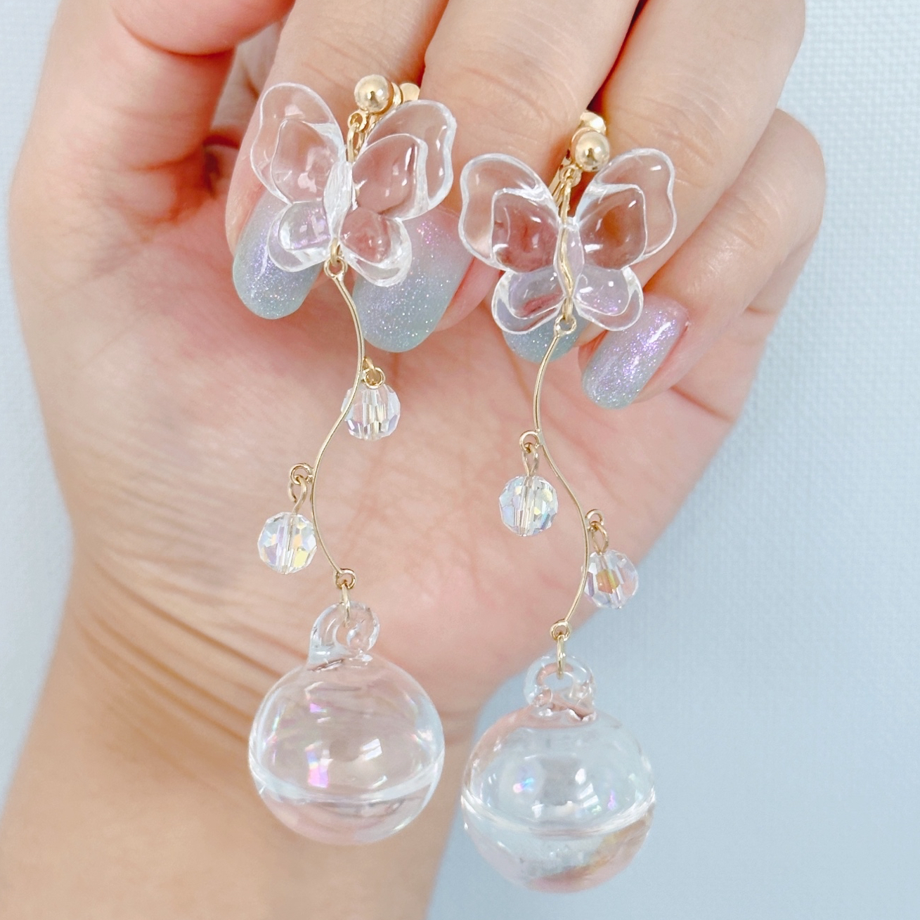 【139】ガラスドームのピアス／イヤリング／蝶々 シャボン玉と蝶々のピアス・イヤリング ガラスドーム クリア