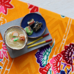 【ミニチュア沖縄そば】ちょっとしたおかずセット　（ポーたまおにぎり　もずく天ぷら　ゴーヤー　）