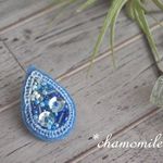しずくのビーズ刺繍ブローチ（ブルー）