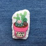 サボテンの寄せ植え刺繍ブローチ(チャーム変更可)