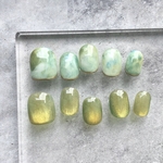 ピスタチオグリーンのニュアンス&マグネットネイル