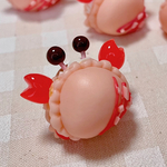 かにマカロン　ドレンチェリー　ピンバッジ