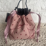 キッズミニポシェット　巾着タイプ　いちご刺繍