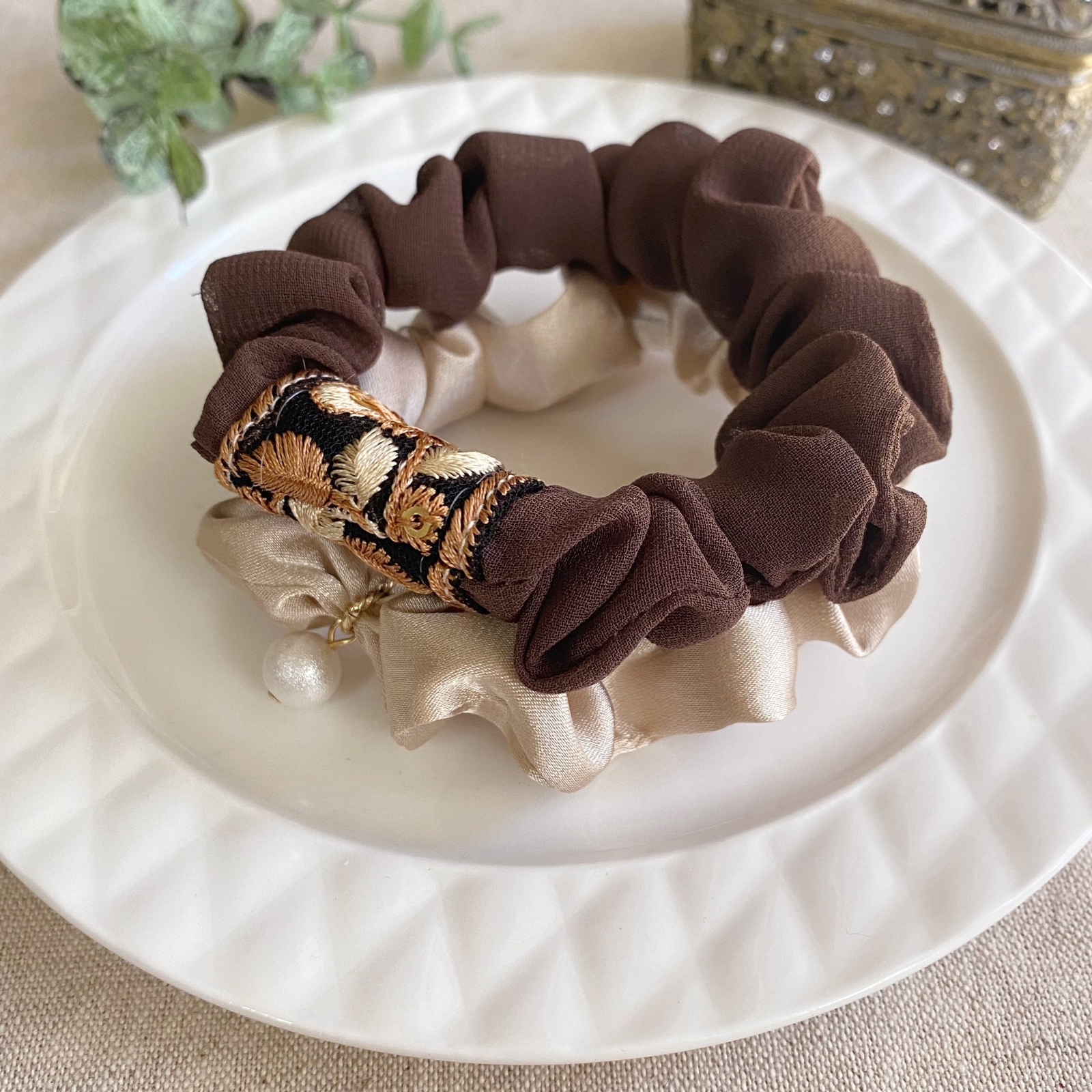 ハンドメイドシュシュM-3072♡ラテジョーゼット♡インド刺繍