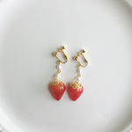 いちごのピアス