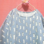 にゃんこまみれ ワンピース くすみブルー