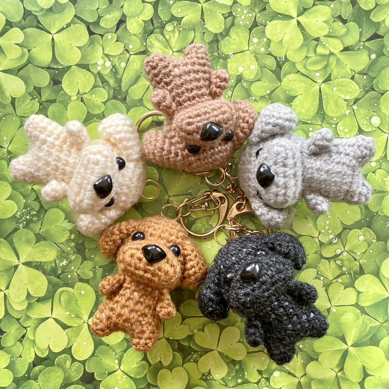 編みぐるみ犬キーホルダー:トイプードル(レッド） - 花蓮工房