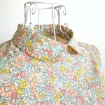 リバティ(liberty)丸襟ブラウス(柔らかい花たち)