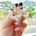 たっぷひフラワー×華奢スティックのピアス/イヤリング　ゴールド　［金アレ対応］