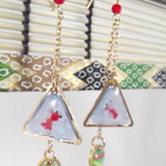 【夏祭】金魚とヨーヨーのピアス/イヤリング(トライアングル)