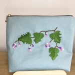 野ぶどうの刺繍ポーチ
