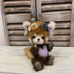 胸に淡いパープルハートのレッサーパンダ