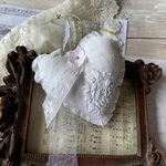 フランスアンティーク*ラベンダーサシェ*ミニクッション*リバティ＊手刺繍*布花*ハート