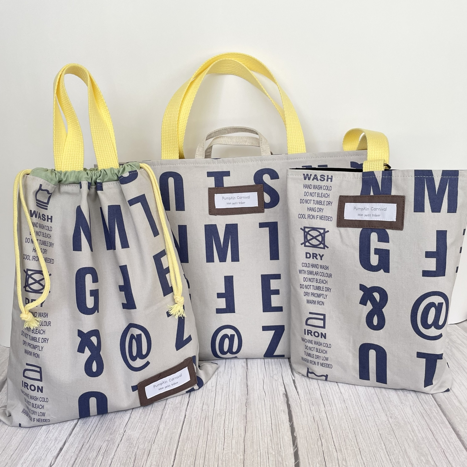 入園入学セット❤︎アルファベット柄のレッスンバッグ★スモーキーブルー★お道具箱も入る★体操着袋 お着替え袋 上履き入れ★お名前タグ付き 入園 入学準備 女の子 モノトーン 洗濯表示柄