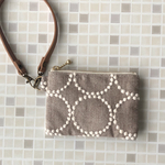 タンバリン ミニ ポーチ　ストラップ付き　ブラウン×ライトベージュ　ミナペルホネン の刺繍生地　　tambourine  