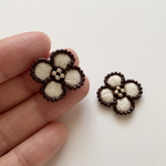刺繍ピアス/イヤリング　北欧フラワー✳︎ホワイト