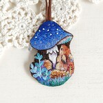 刺繍バッグチャーム　星空キノコとリス