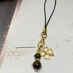 タイガーアイとクローバーのストラップです