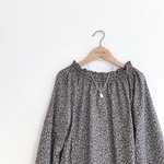 LADY'S★タイニーフラワーのシャーリングネックブラウス