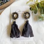 ビーズ刺繍「shiny black」×フワフワタッセル イヤリング  クリスマスギフトにも