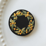 刺繍くるみボタン（ヘアゴム/ブローチ）