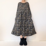 在庫限り＊ツリーと草花柄の長袖ワンピース＊コットンレーヨンウールビエラ＊秋冬＊ゆったりフリーサイズ＊ポケット付＊ブラック