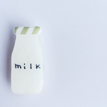 milkブローチ