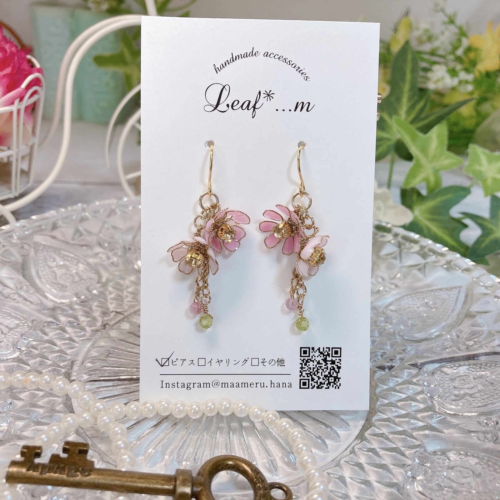 ビジュー♡キラキラ・:*A級ガラスストーン♡ハンドメイドピアス