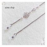 カメリアチャーム＆SWAROVSKIのほんのり華やかなメガネチェーン グラスコード