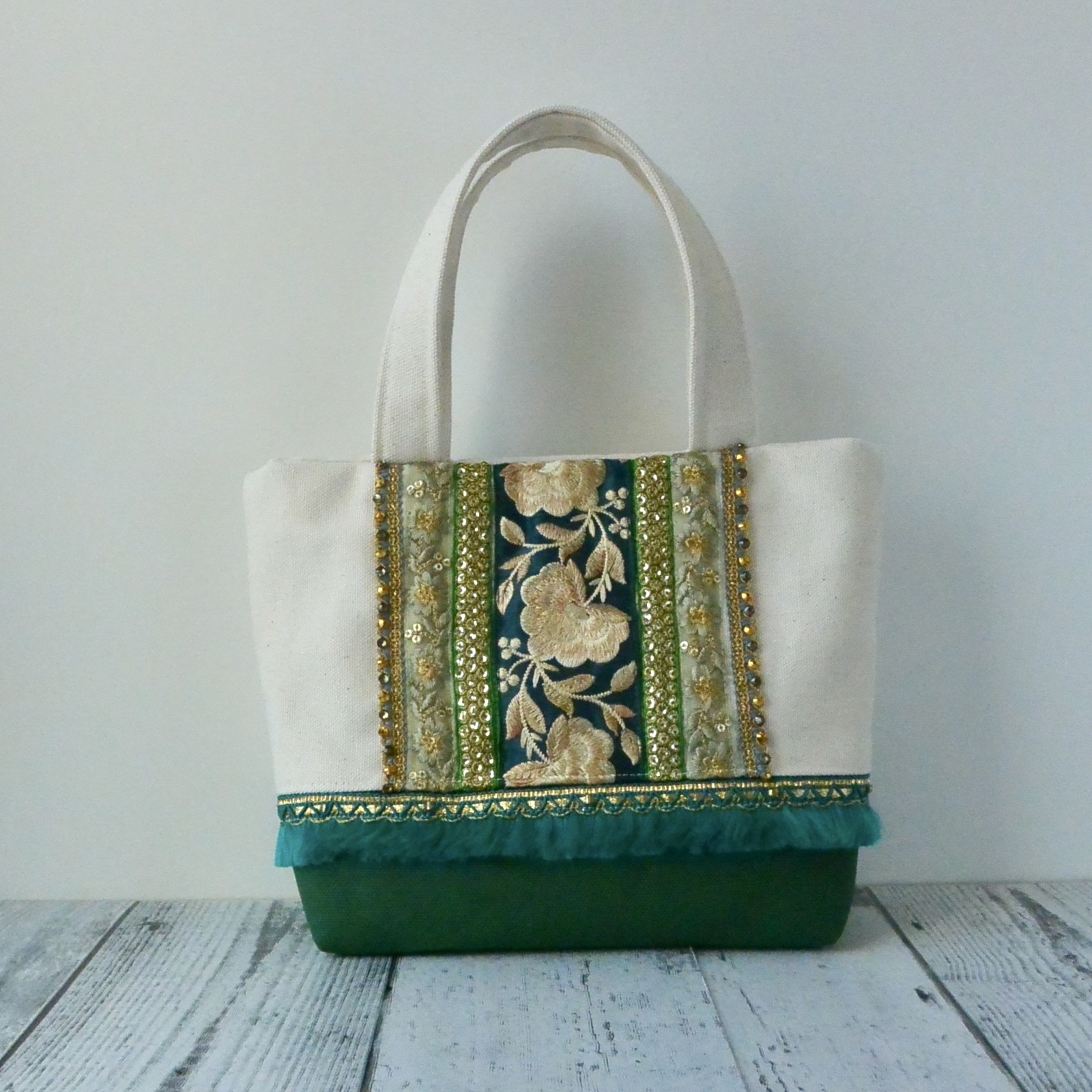 推しカラーgreenキラキラ輝く花モチーフエメラルドグリーンのインド刺繍リボントートバッグ