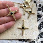 4個/34×23mm/ブラックガラス×ゴールドクロスチャーム