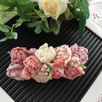 ミニ薔薇とかすみ草のバレッタ（ピンク）★髪留め　ヘアアクセサリー　レース編み　手編み　レース編み　編み物