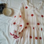 Wガーゼ花柄刺繍のスカラップワンピが