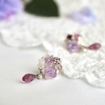 薔薇の花とビジューのピアス/イヤリング（パープル）