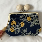 ミモザ　刺繍　大きい木玉親子がま口ミニ財布