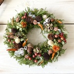 秋からの木の実とベリーたちのリース