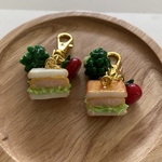 カツサンド　フェイクフード　ミニチュア　フェイクスイーツ　チャーム　食品サンプル
