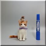 羊毛フェルト　猫　茶トラハチワレ猫さん　と　スズメさん　ハチワレ猫　雀　ねこ　ネコ　猫フィギュア